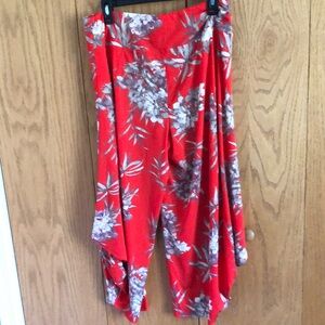 G.I.L.I. Floral Red Women's Pants size medium